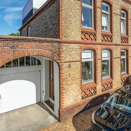 Gorgeous In With Kitchen Apartment *